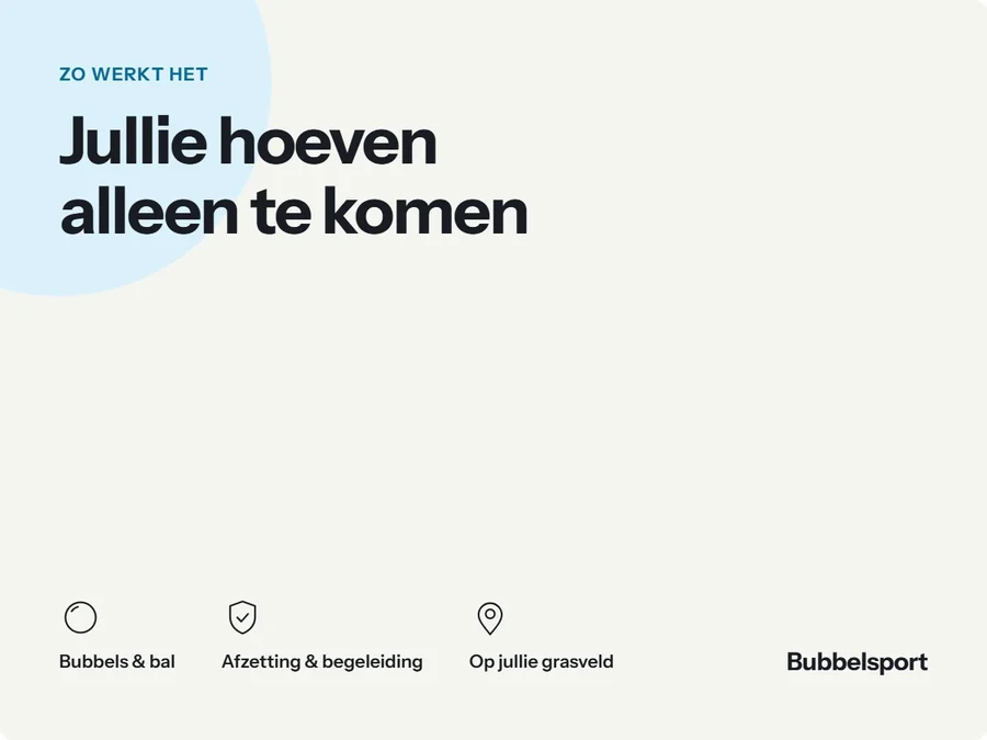 Zo werkt het: jullie hoeven alleen te komen. Wij brengen bubbels en bal, afzetting en begeleiding naar jullie grasveld